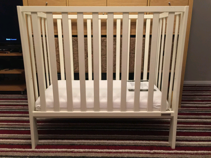 mamas and papas petite cot size